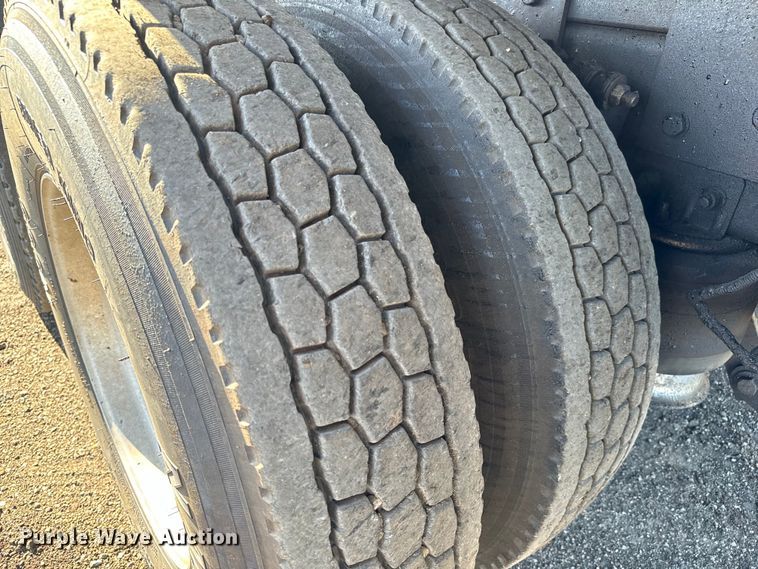 image for item NH9178 2005 Freightliner  Century Class S/T  dump truck