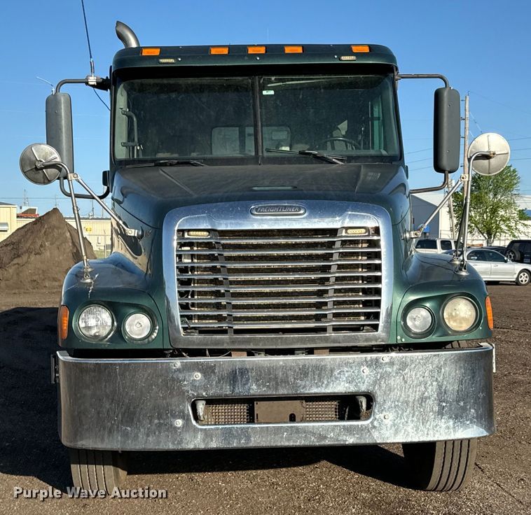 image for item NH9179 2005 Freightliner  Century Class S/T dump truck