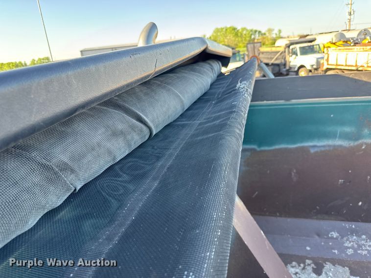 image for item NH9179 2005 Freightliner  Century Class S/T dump truck