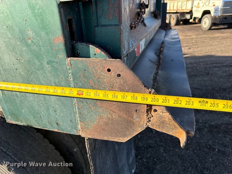 image for item NH9179 2005 Freightliner  Century Class S/T dump truck