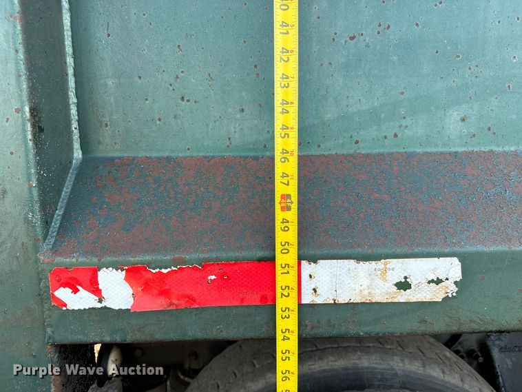 image for item NH9179 2005 Freightliner  Century Class S/T dump truck