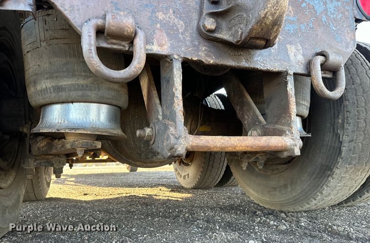 image for item NH9179 2005 Freightliner  Century Class S/T dump truck