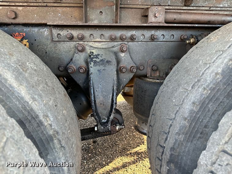 image for item NH9179 2005 Freightliner  Century Class S/T dump truck