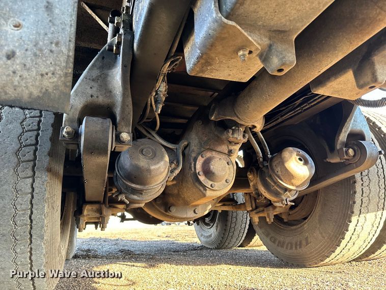 image for item NH9179 2005 Freightliner  Century Class S/T dump truck