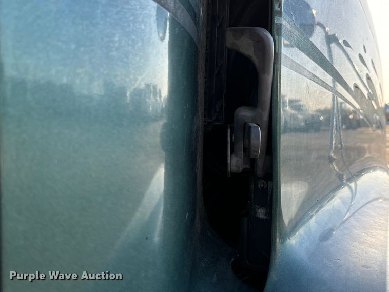 image for item NH9179 2005 Freightliner  Century Class S/T dump truck