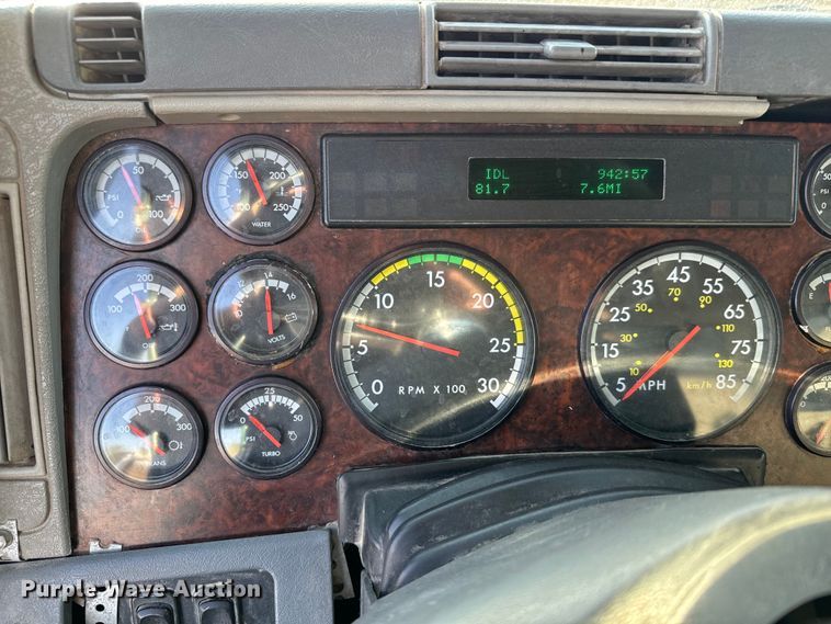 image for item NH9179 2005 Freightliner  Century Class S/T dump truck