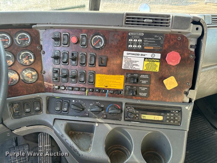 image for item NH9179 2005 Freightliner  Century Class S/T dump truck