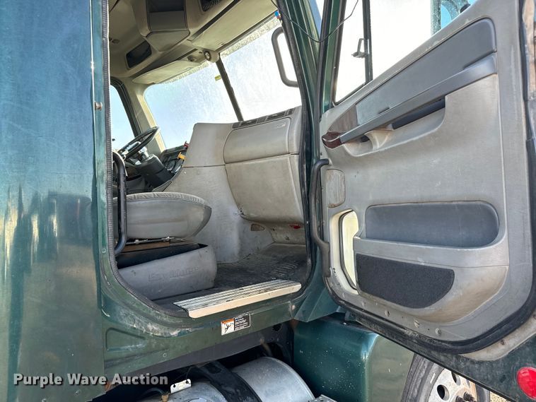 image for item NH9179 2005 Freightliner  Century Class S/T dump truck