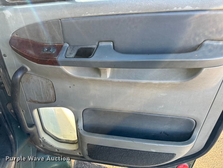 image for item NH9179 2005 Freightliner  Century Class S/T dump truck