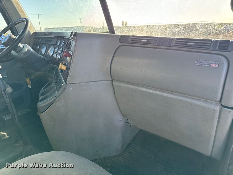 image for item NH9179 2005 Freightliner  Century Class S/T dump truck