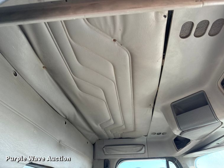 image for item NH9179 2005 Freightliner  Century Class S/T dump truck