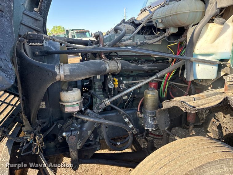 image for item NH9179 2005 Freightliner  Century Class S/T dump truck