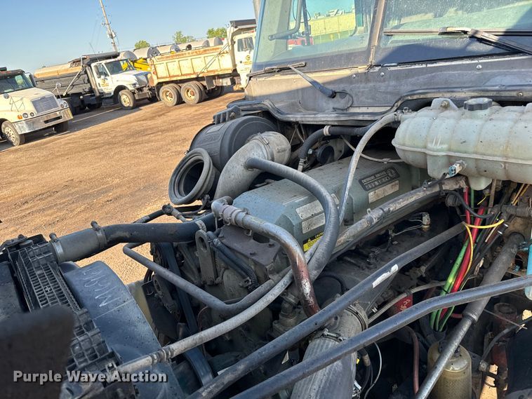 image for item NH9179 2005 Freightliner  Century Class S/T dump truck