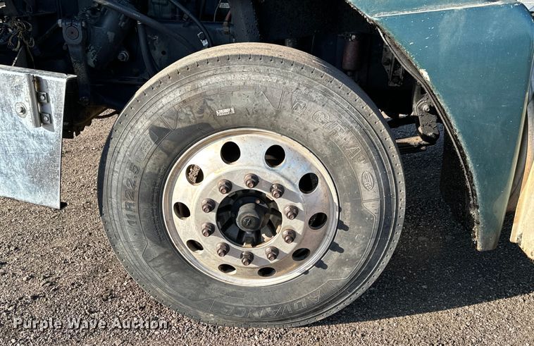 image for item NH9179 2005 Freightliner  Century Class S/T dump truck