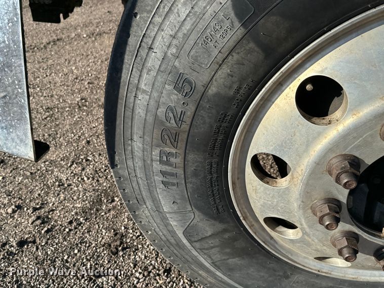 image for item NH9179 2005 Freightliner  Century Class S/T dump truck