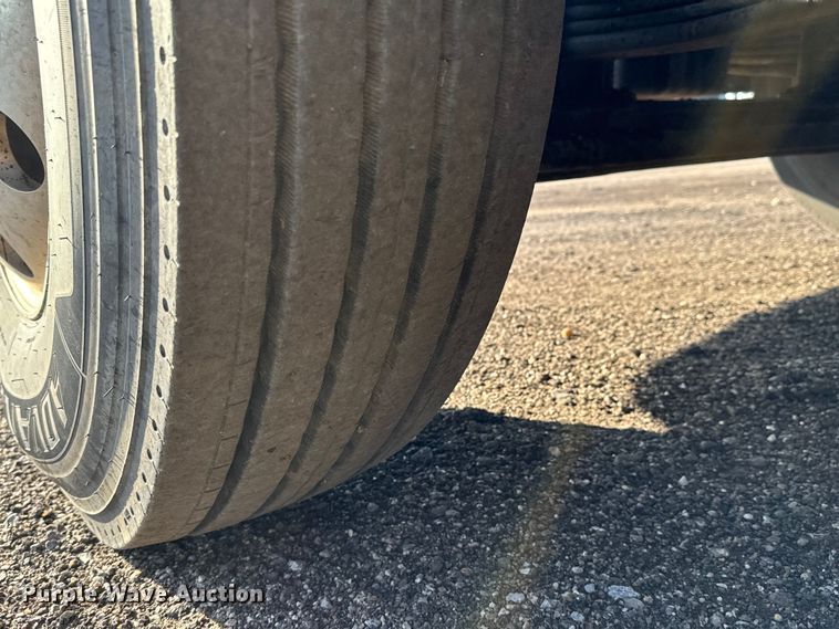 image for item NH9179 2005 Freightliner  Century Class S/T dump truck