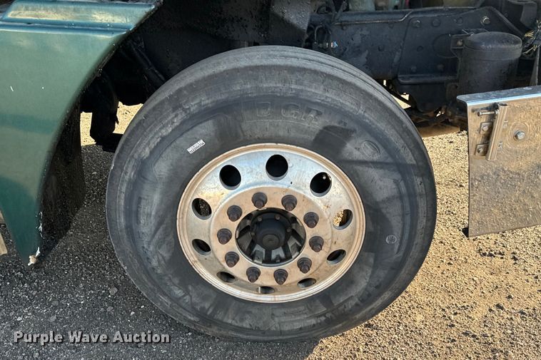 image for item NH9179 2005 Freightliner  Century Class S/T dump truck