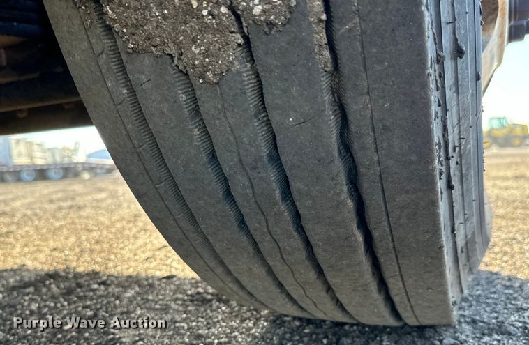 image for item NH9179 2005 Freightliner  Century Class S/T dump truck