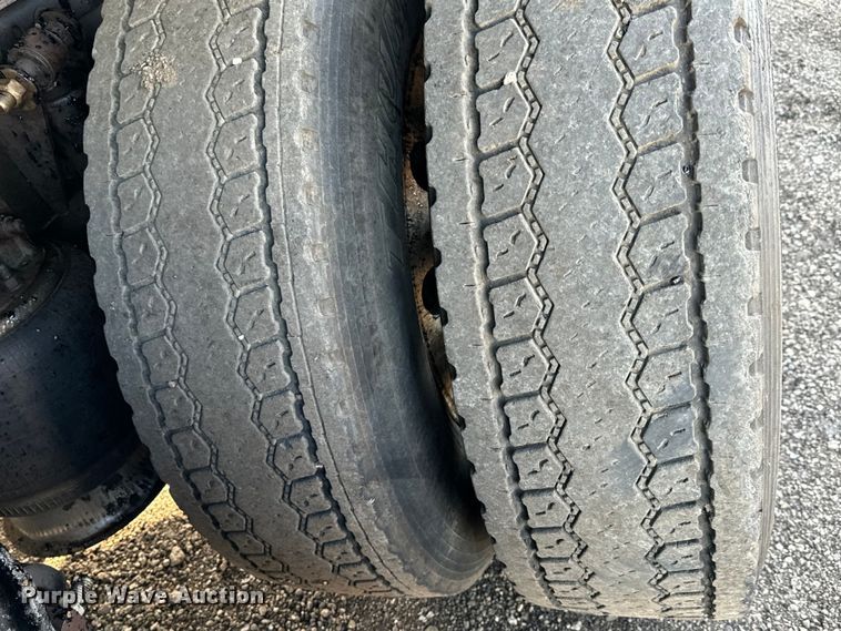 image for item NH9179 2005 Freightliner  Century Class S/T dump truck