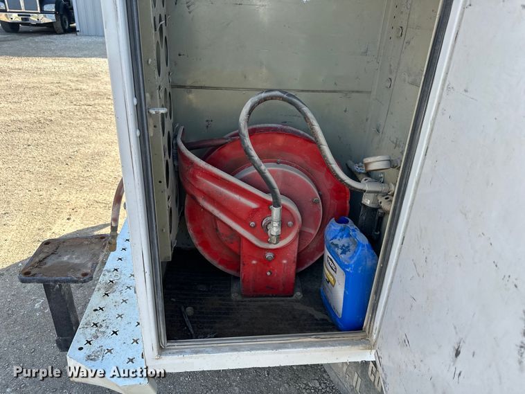 image for item NT9050 2000 Ford F650 Super Duty XL utility / service truck