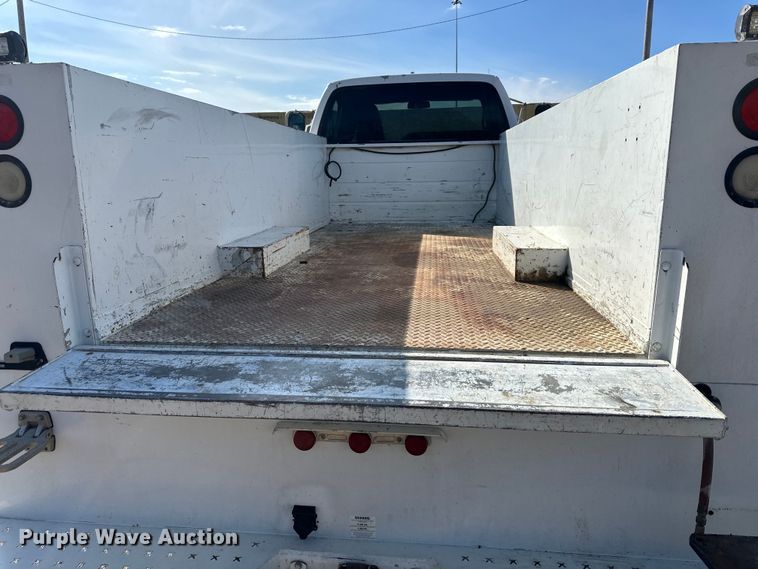 image for item NT9050 2000 Ford F650 Super Duty XL utility / service truck