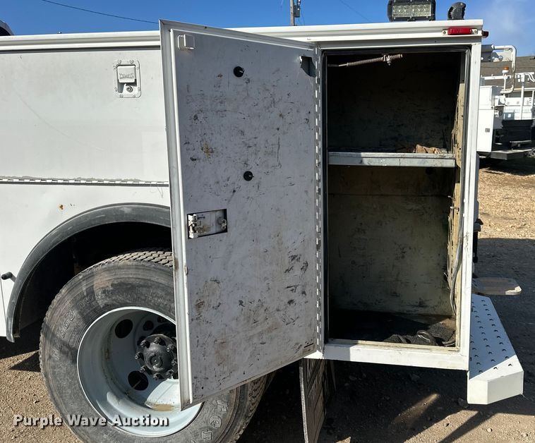 image for item NT9050 2000 Ford F650 Super Duty XL utility / service truck