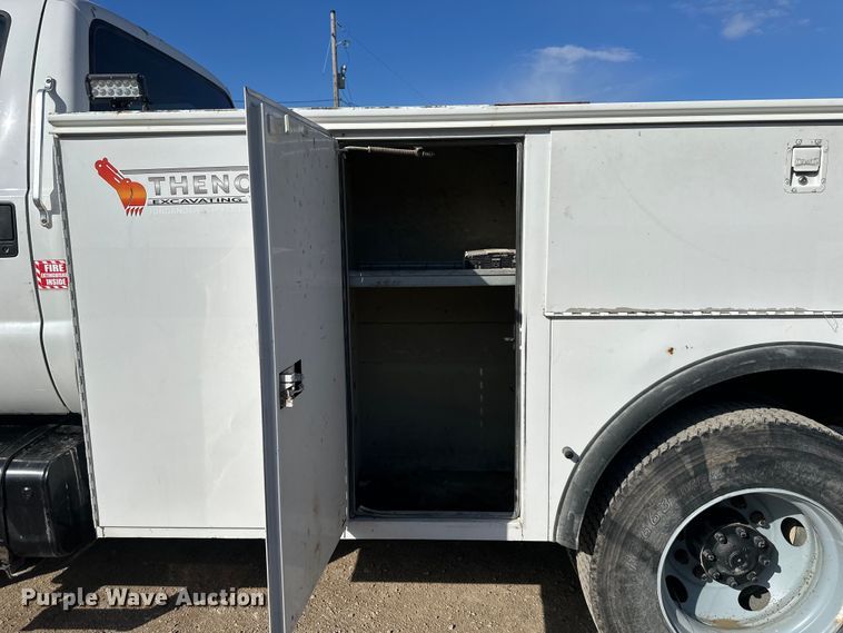 image for item NT9050 2000 Ford F650 Super Duty XL utility / service truck