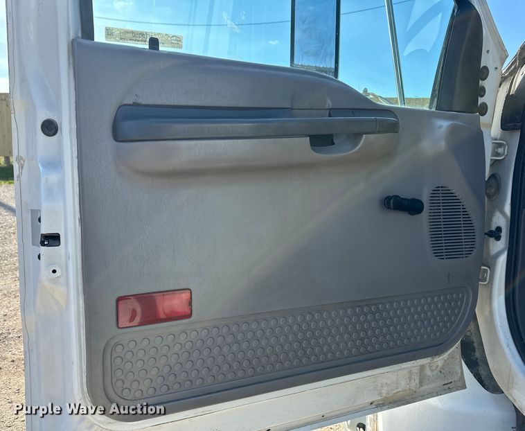 image for item NT9050 2000 Ford F650 Super Duty XL utility / service truck