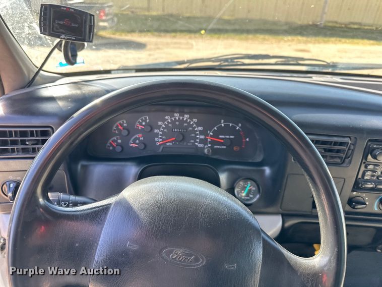 image for item NT9050 2000 Ford F650 Super Duty XL utility / service truck