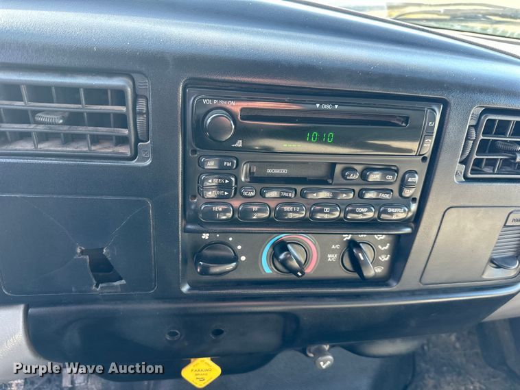 image for item NT9050 2000 Ford F650 Super Duty XL utility / service truck