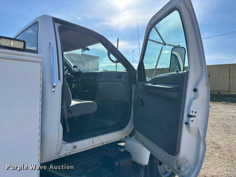 image for item NT9050 2000 Ford F650 Super Duty XL utility / service truck