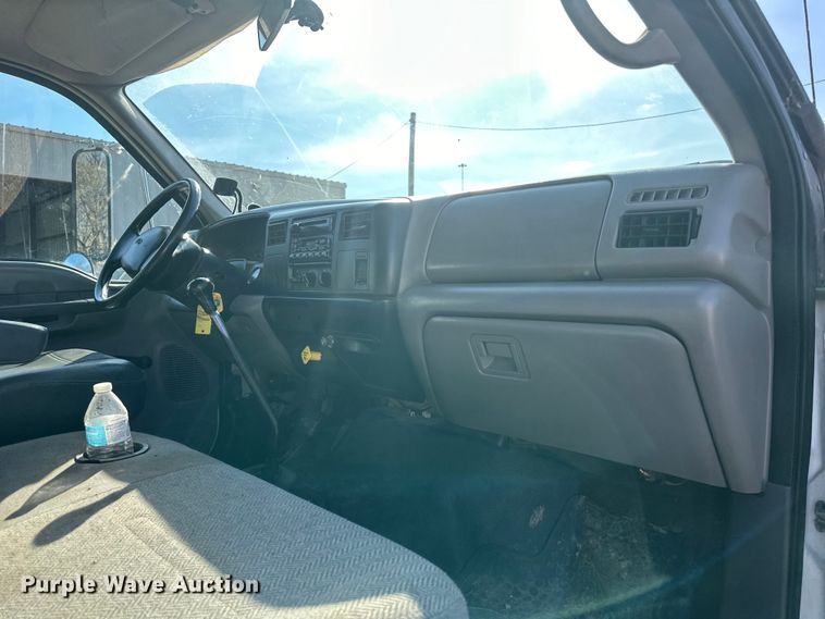 image for item NT9050 2000 Ford F650 Super Duty XL utility / service truck