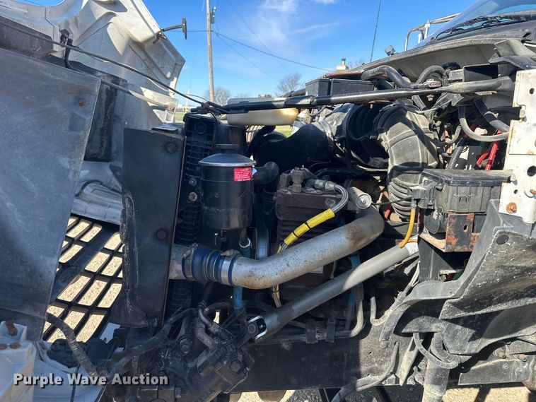 image for item NT9050 2000 Ford F650 Super Duty XL utility / service truck