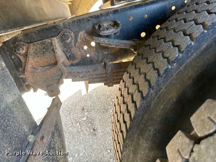 image for item NT9050 2000 Ford F650 Super Duty XL utility / service truck