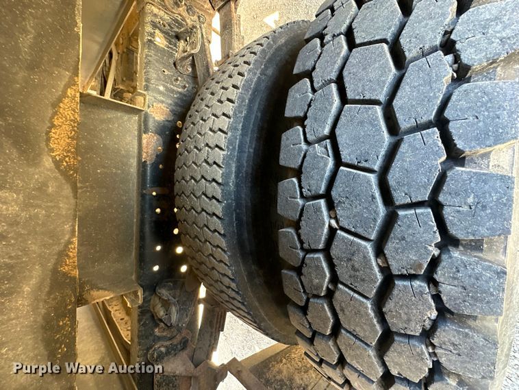 image for item NT9050 2000 Ford F650 Super Duty XL utility / service truck