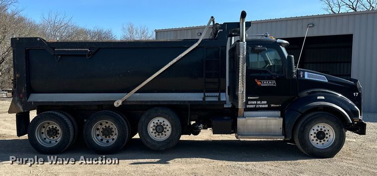 image for item NT9052 2017 Kenworth  T880 dump truck