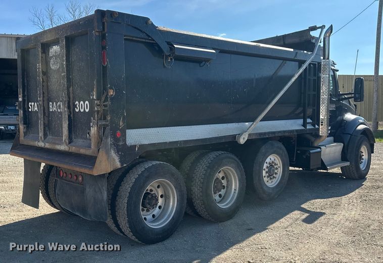 image for item NT9052 2017 Kenworth  T880 dump truck