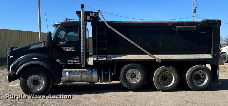 image for item NT9052 2017 Kenworth  T880 dump truck
