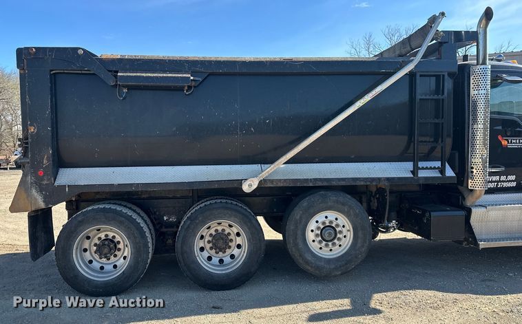 image for item NT9052 2017 Kenworth  T880 dump truck