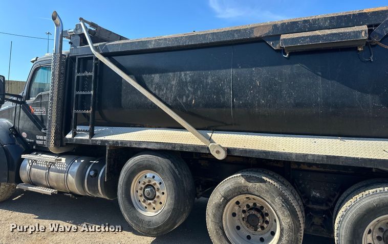 image for item NT9052 2017 Kenworth  T880 dump truck
