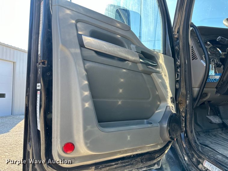 image for item NT9052 2017 Kenworth  T880 dump truck