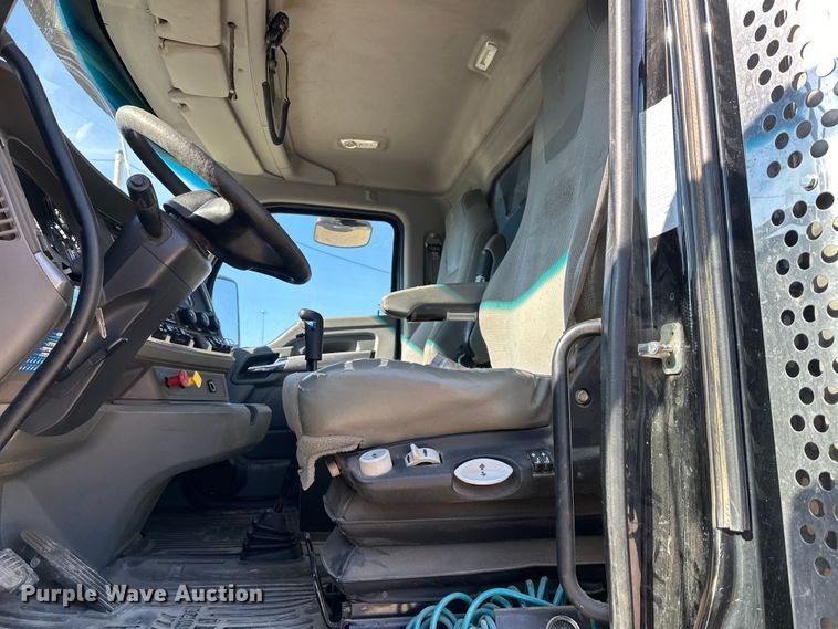 image for item NT9052 2017 Kenworth  T880 dump truck