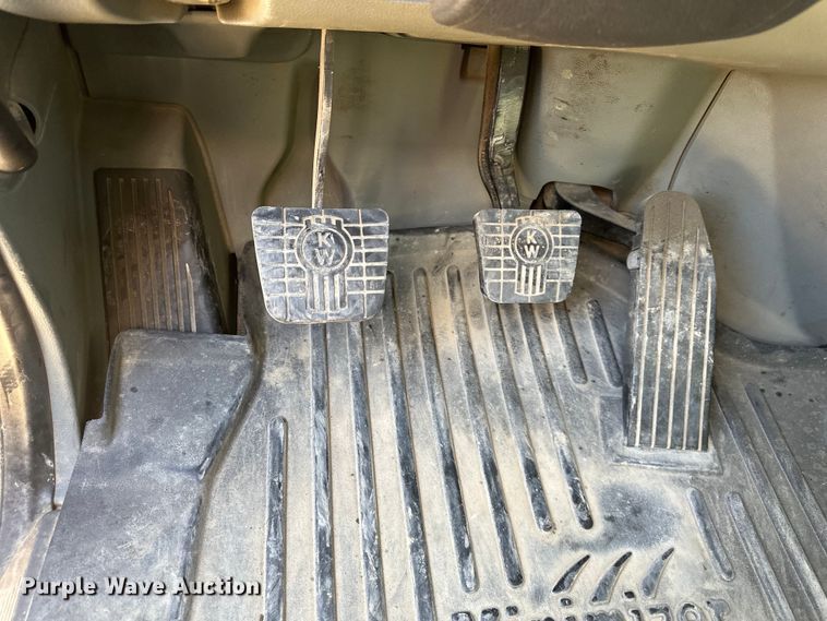 image for item NT9052 2017 Kenworth  T880 dump truck