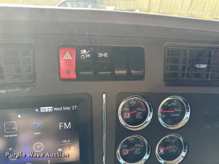 image for item NT9052 2017 Kenworth  T880 dump truck