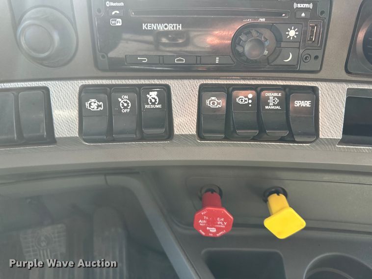 image for item NT9052 2017 Kenworth  T880 dump truck