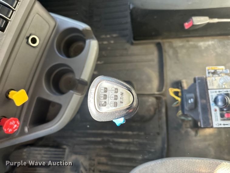 image for item NT9052 2017 Kenworth  T880 dump truck