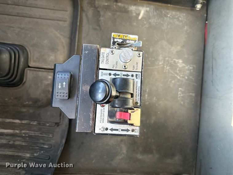 image for item NT9052 2017 Kenworth  T880 dump truck