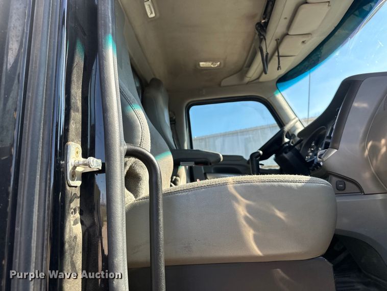 image for item NT9052 2017 Kenworth  T880 dump truck