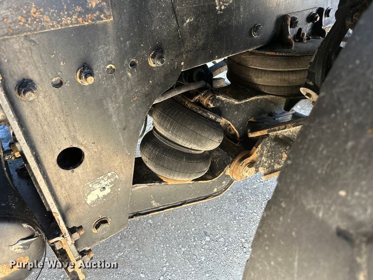 image for item NT9052 2017 Kenworth  T880 dump truck