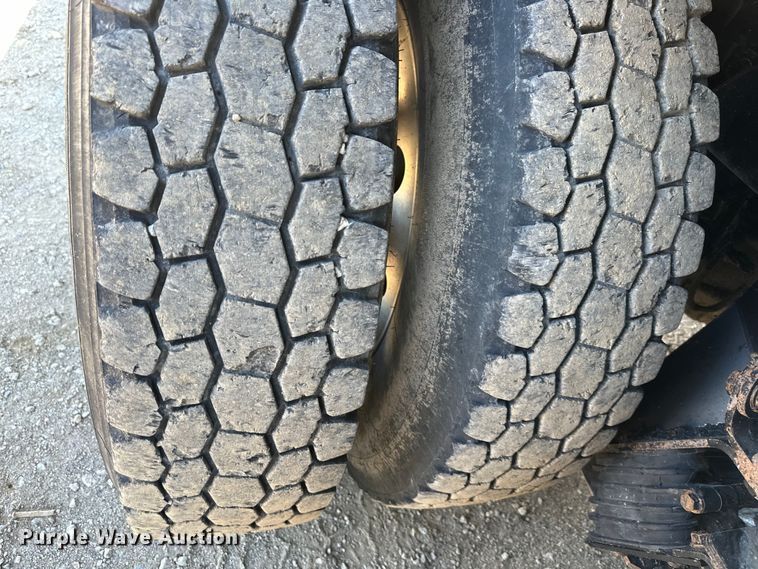 image for item NT9052 2017 Kenworth  T880 dump truck